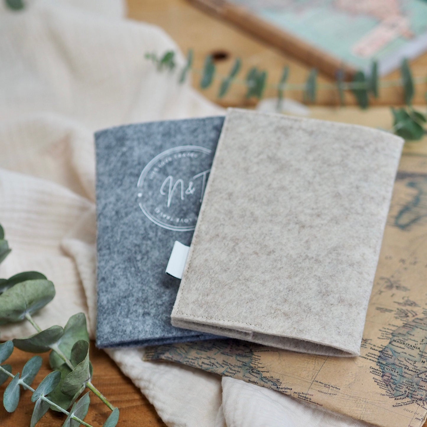 Personalisiertes Reisepasshüllen-Set | Wunderschönes Hochzeitsgeschenk für die Flitterwochen