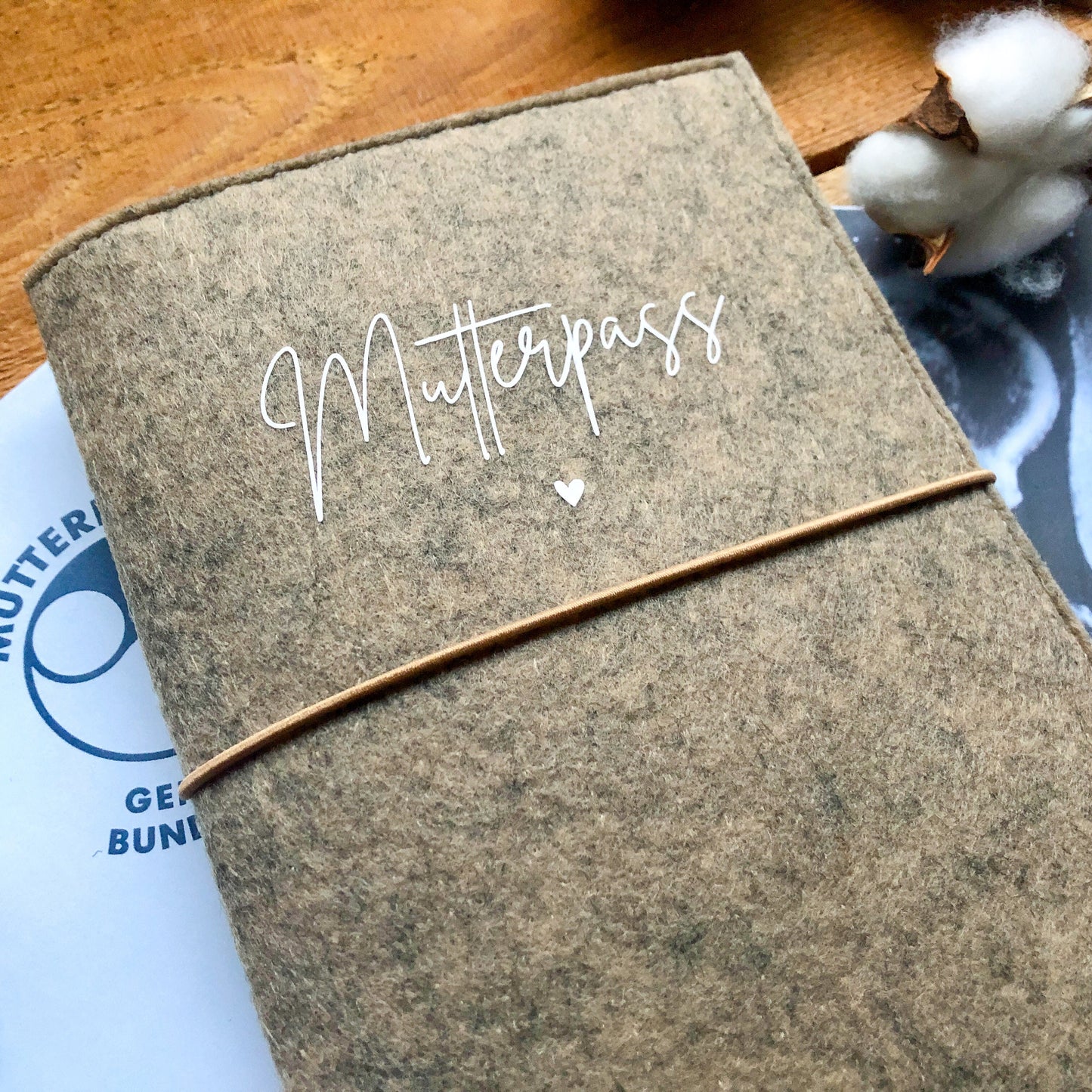 Mutterpasshülle aus Filz | Mutterpassumschlag | Geschenk für werdende Mütter