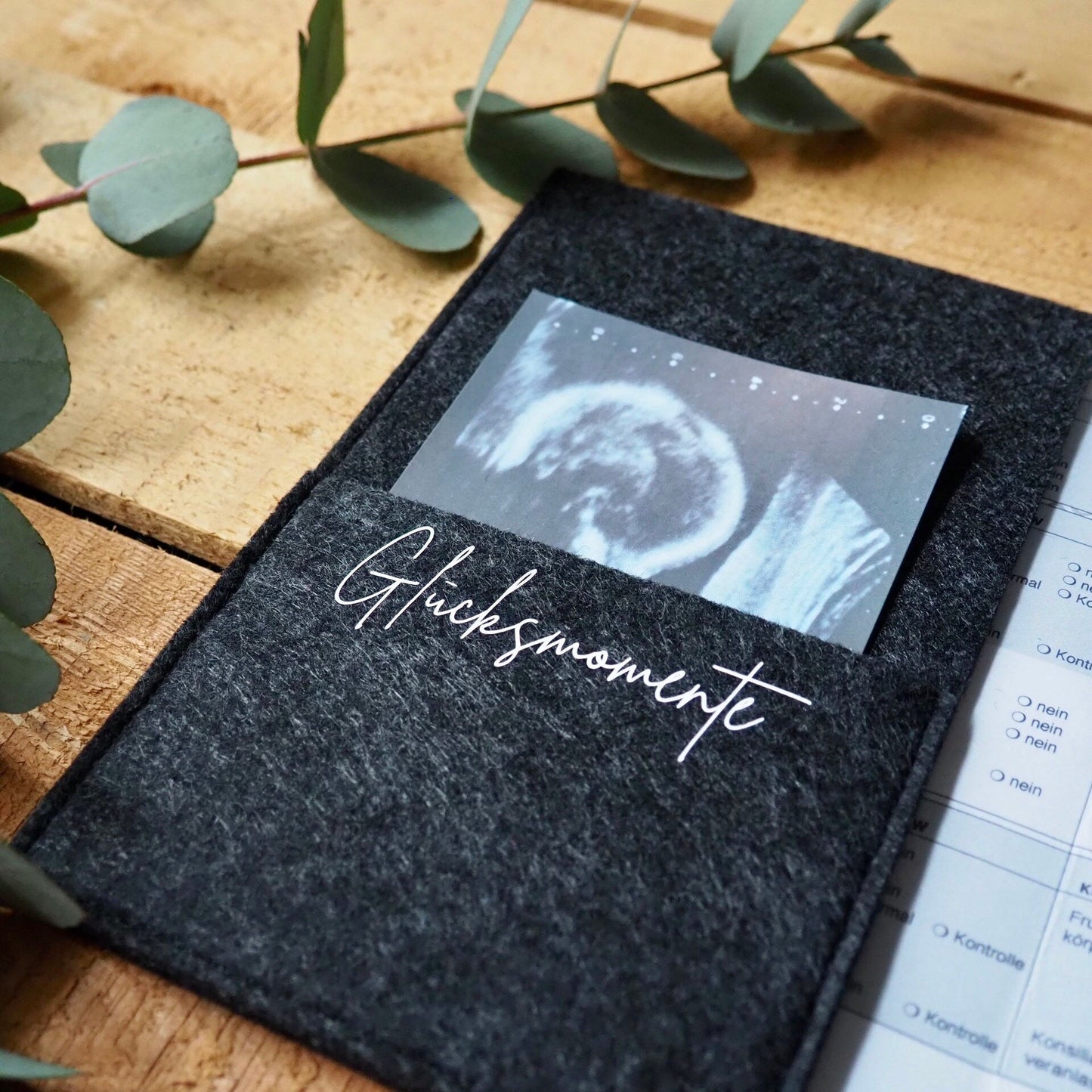 Mutterpasshülle aus Filz in Anthrazit | Mutterpassumschlag | Geschenk für werdende Mütter