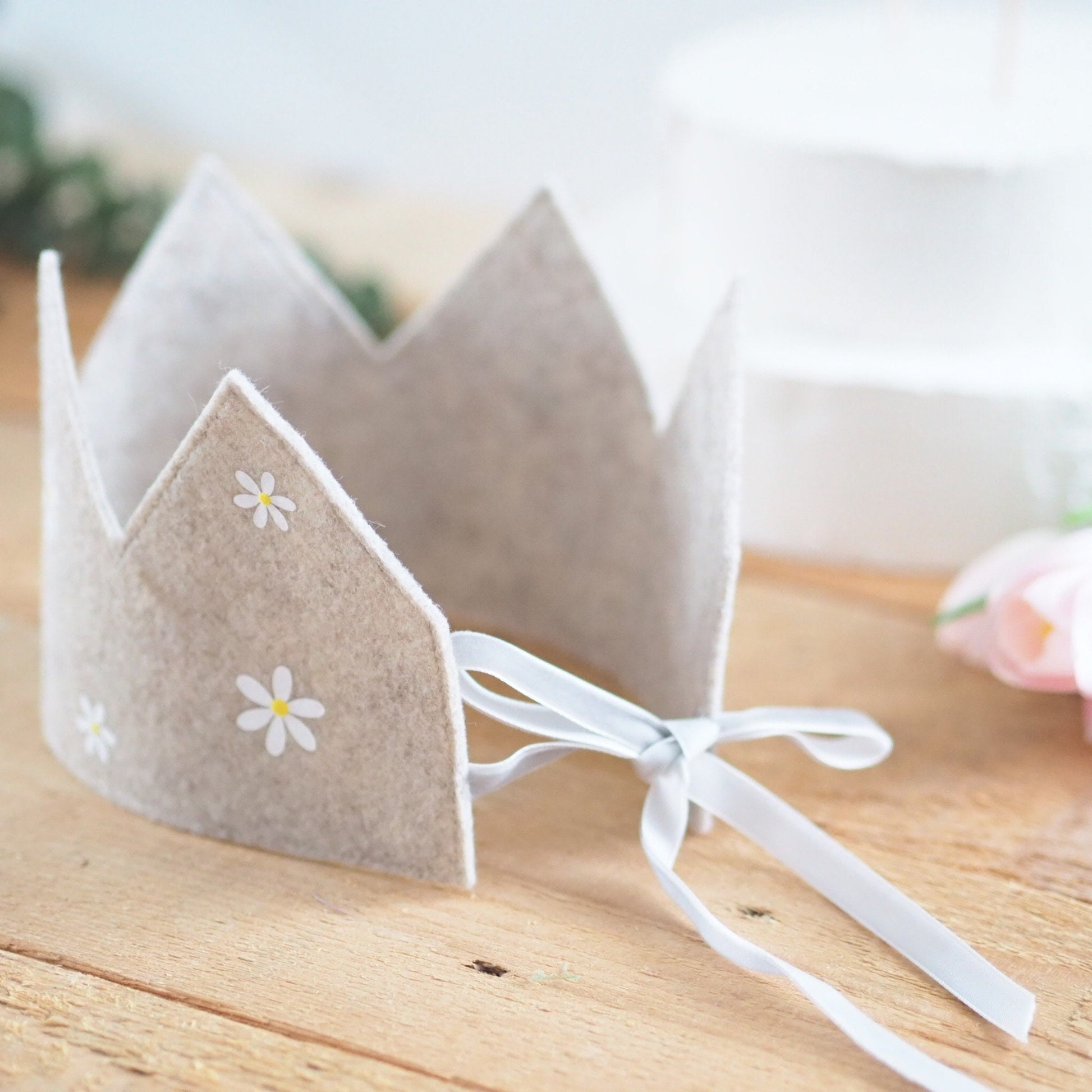 Personalisierte Geburtstagskrone aus Filz | Blumenwiese