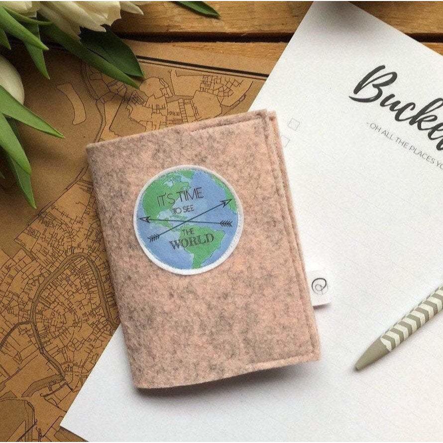 Puderfarbene Reisepasshülle - Wanderlust Puder | puderfarbene Passhülle aus Filz für Deine nächste Reise | Hülle für Reisepass-RMdesign