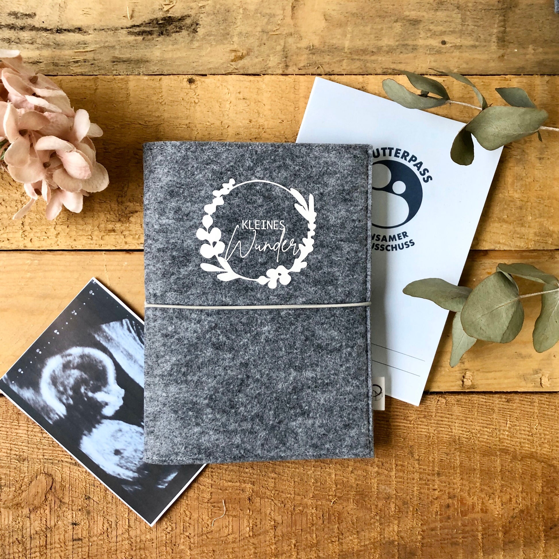 Mutterpasshülle aus Filz | Kleines Wunder | Mutterpassumschlag | Geschenk für werdende Mütter