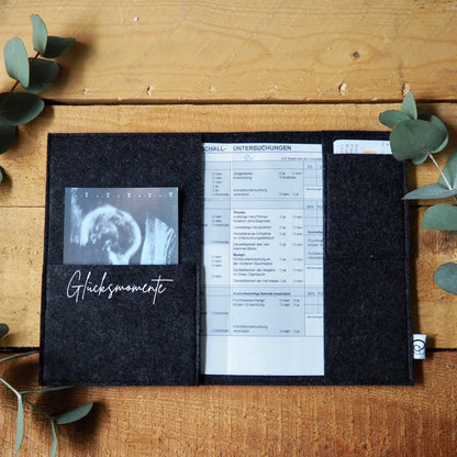 Mutterpasshülle aus Filz in Anthrazit | Mutterpassumschlag | Geschenk für werdende Mütter