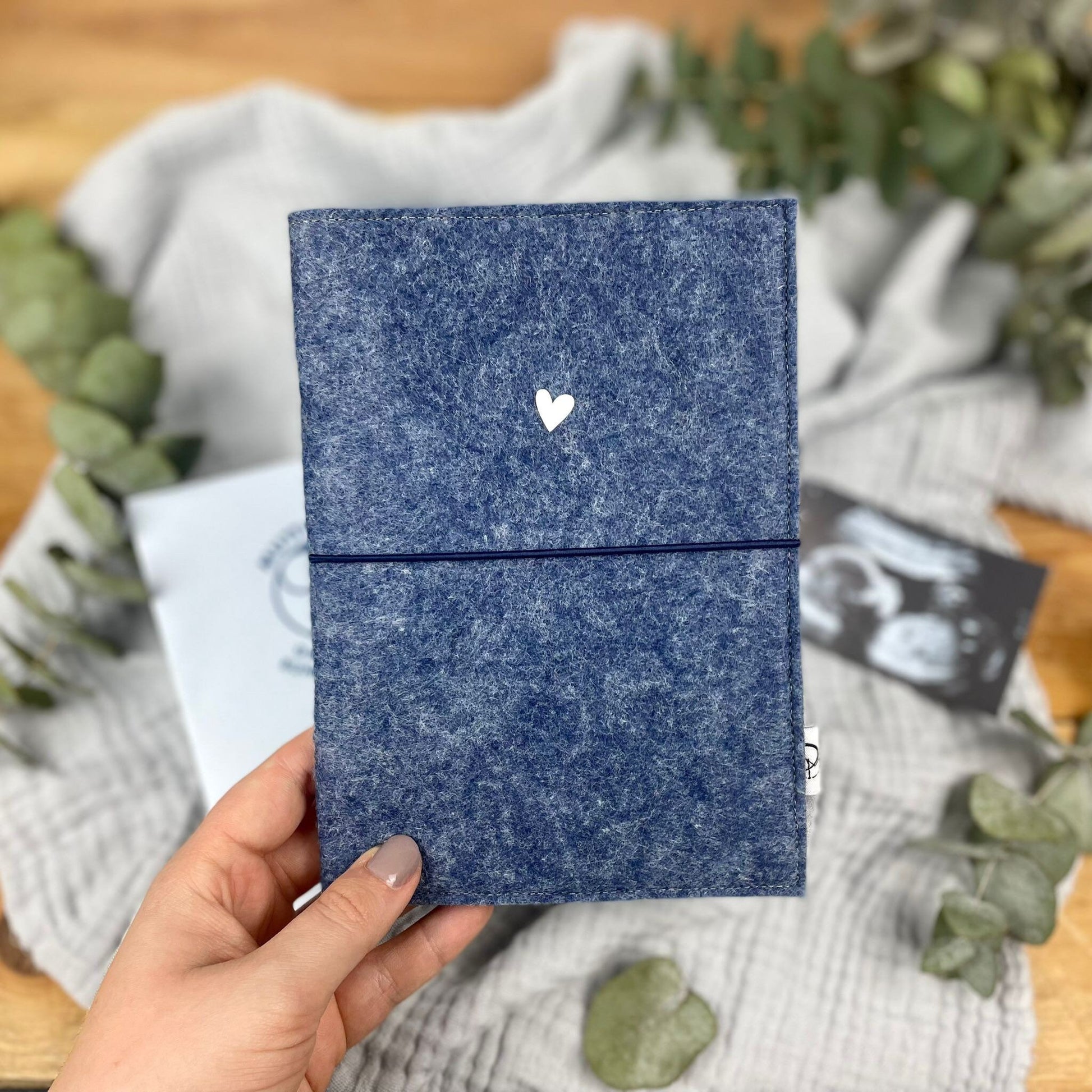 Schlichte Mutterpasshülle aus Filz | Wunderschönes Geschenk für werdende Mütter