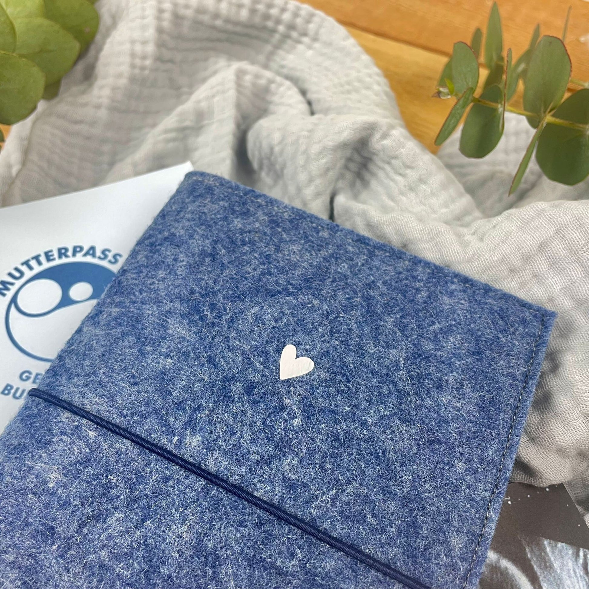 Schlichte Mutterpasshülle aus Filz | Wunderschönes Geschenk für werdende Mütter