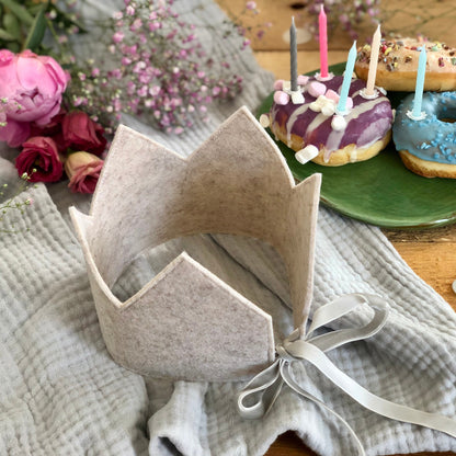 Beige Geburtstagskrone aus Filz | Geburtstagskind | Schönes Accessoire für den Kindergeburtstag